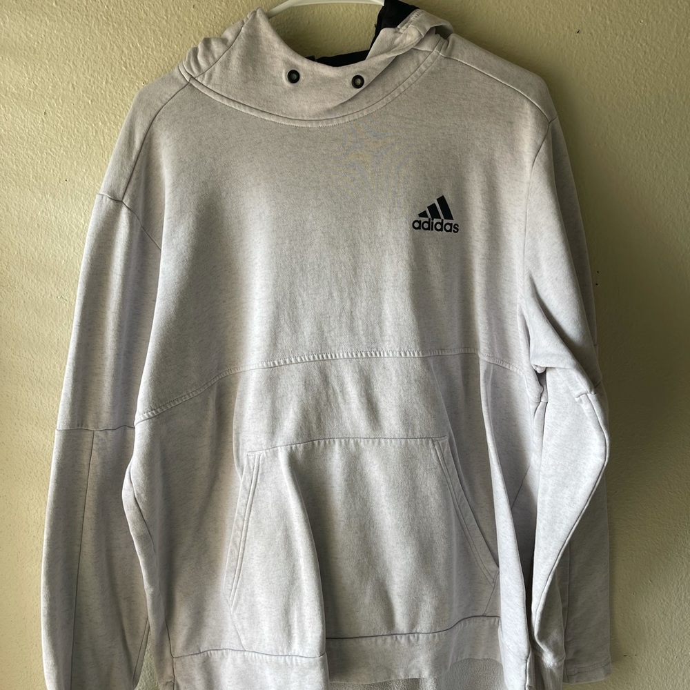 Adidas hoodie i’m great condition size XL